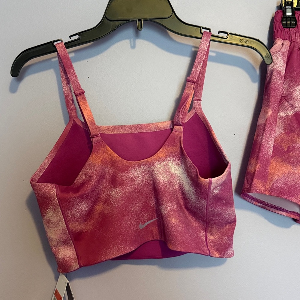 NWT- Women’s Nike Convertible Sports Bra and Shorts  Athletic Set Size Large - Picture 3 of 9